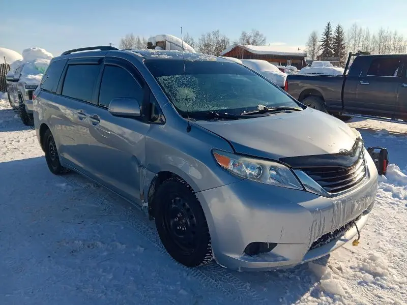 2012 TOYOTA SIENNA LE  