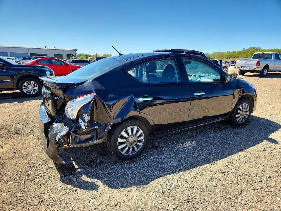 2019 NISSAN VERSA SV  