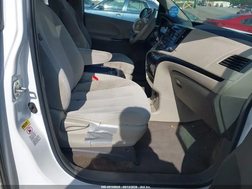2011 TOYOTA SIENNA LE V6