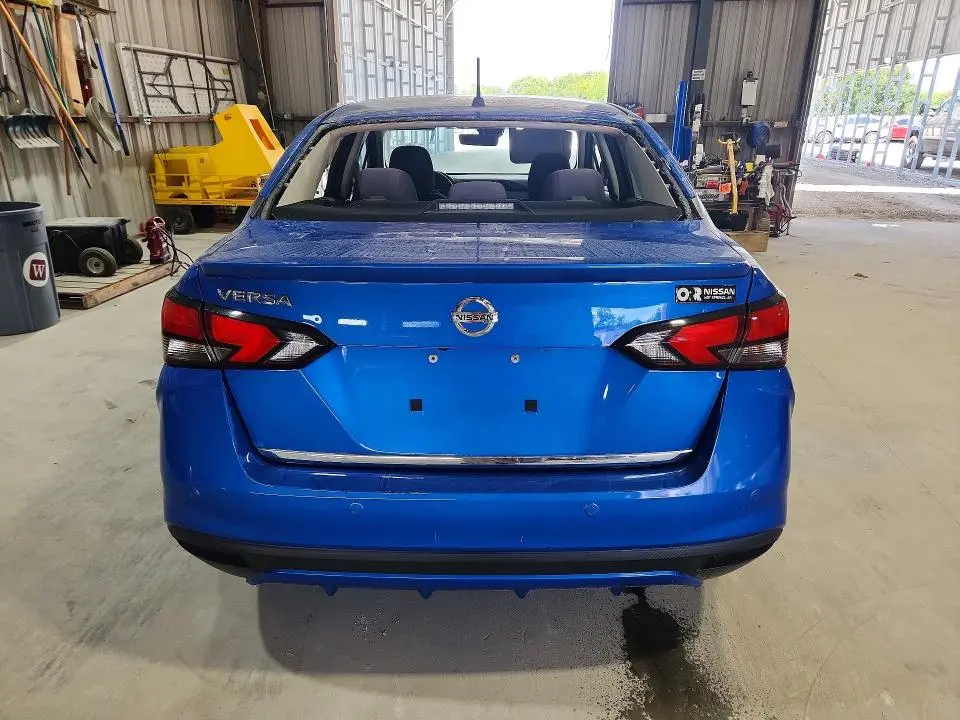 2022 NISSAN VERSA S  