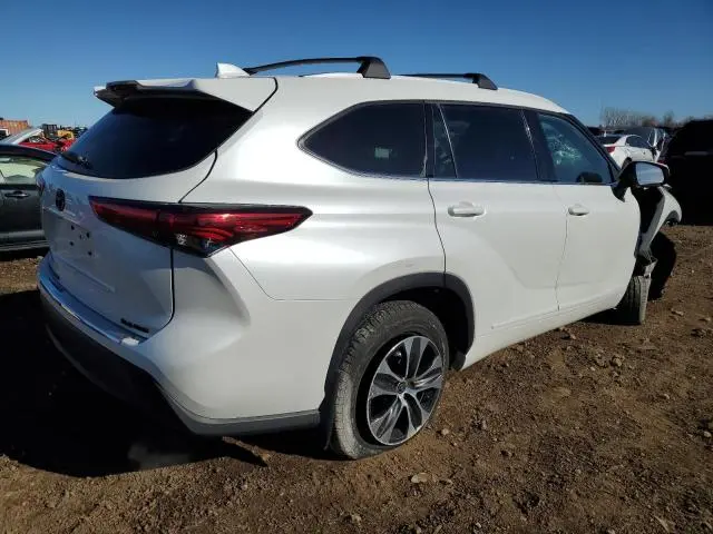 2022 TOYOTA HIGHLANDER XLE  
