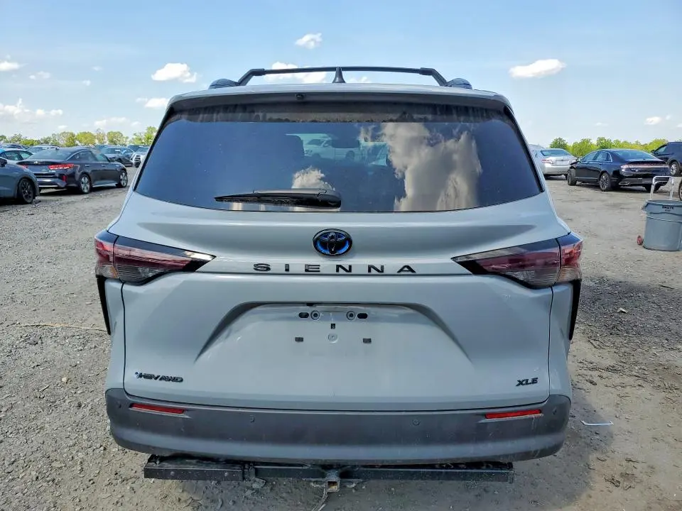 2025 TOYOTA SIENNA WOODLAND EDITION  