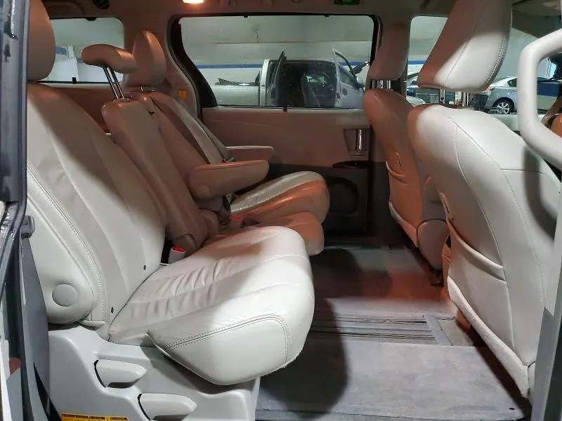 2012 TOYOTA SIENNA   