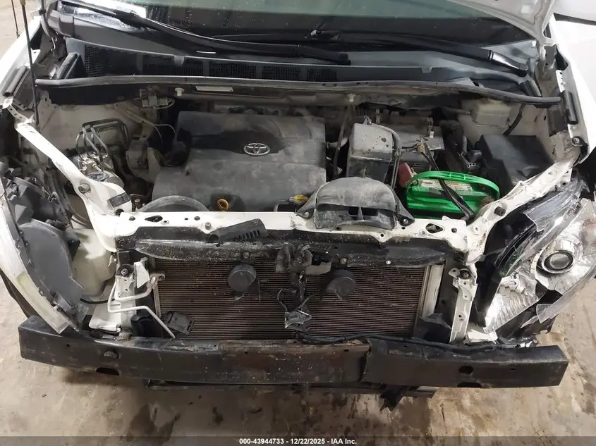 2011 TOYOTA SIENNA LE V6