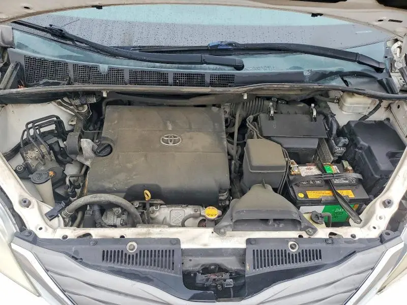 2014 TOYOTA SIENNA XLE 8-PASSENGER  
