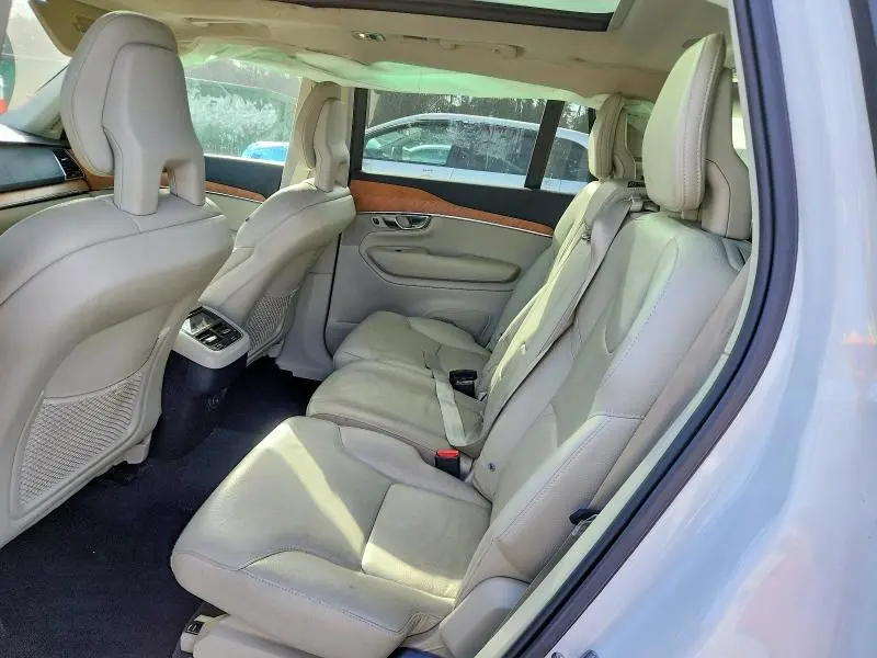 2022 VOLVO XC90 T6 MOMENTUM  