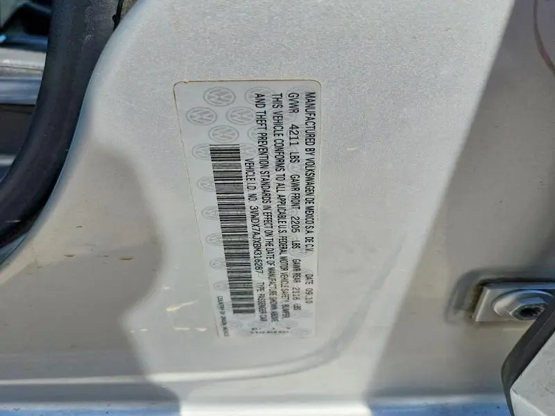 2011 VOLKSWAGEN JETTA SE  