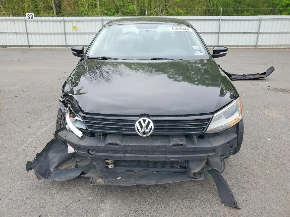 2011 VOLKSWAGEN JETTA SE  
