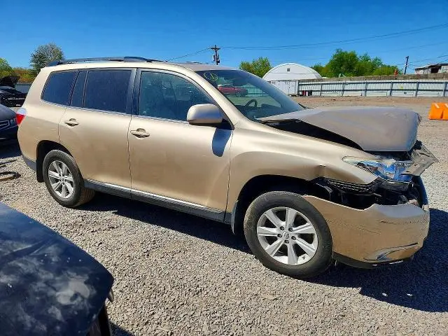 2012 TOYOTA HIGHLANDER SE  