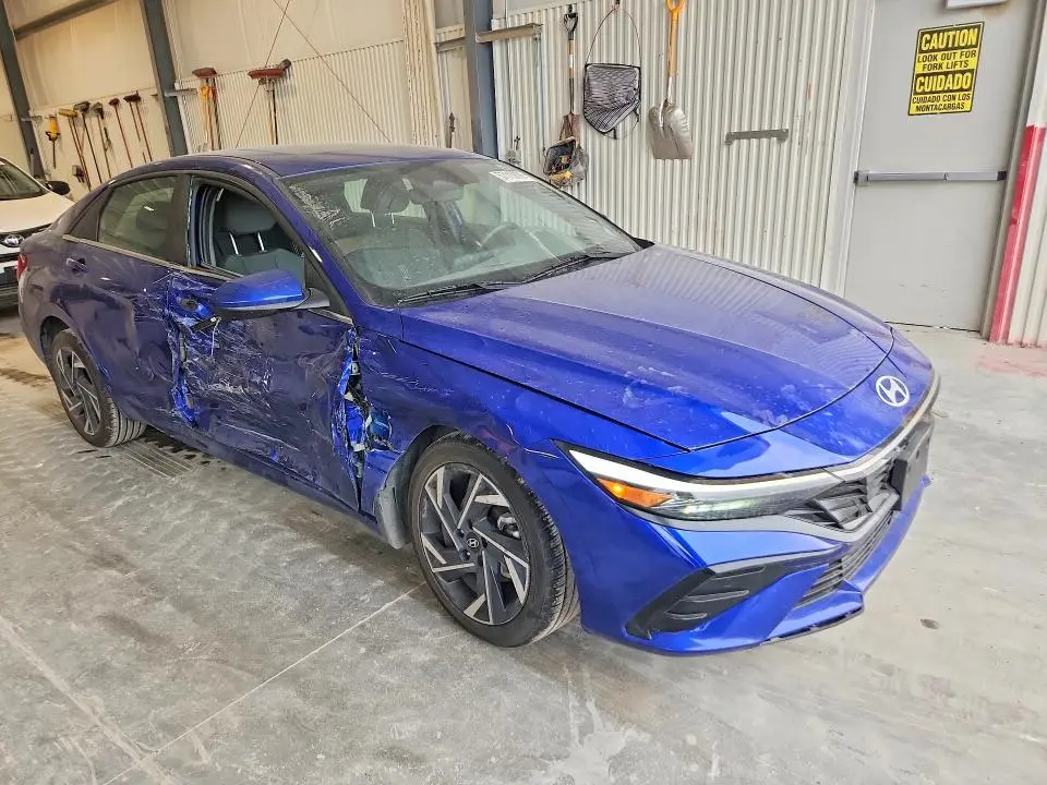 2024 HYUNDAI ELANTRA SEL  