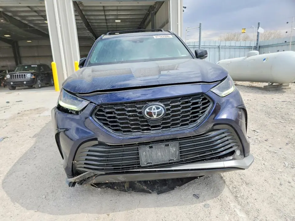 2022 TOYOTA HIGHLANDER XSE  