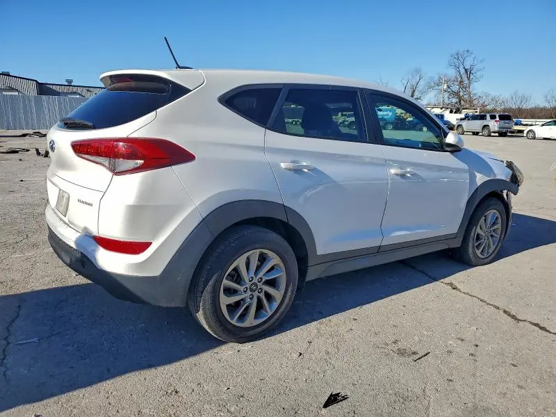 2016 HYUNDAI TUCSON SE  