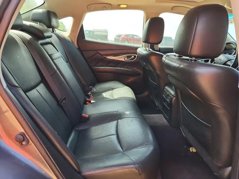 2017 INFINITI Q70 3.7  