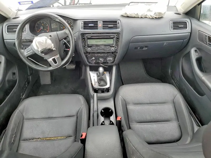 2011 VOLKSWAGEN JETTA SE  