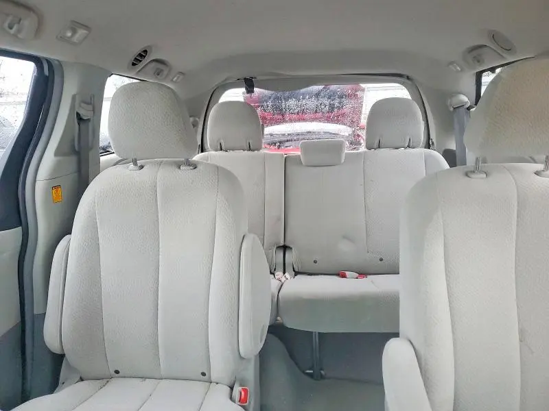 2011 TOYOTA SIENNA LE  