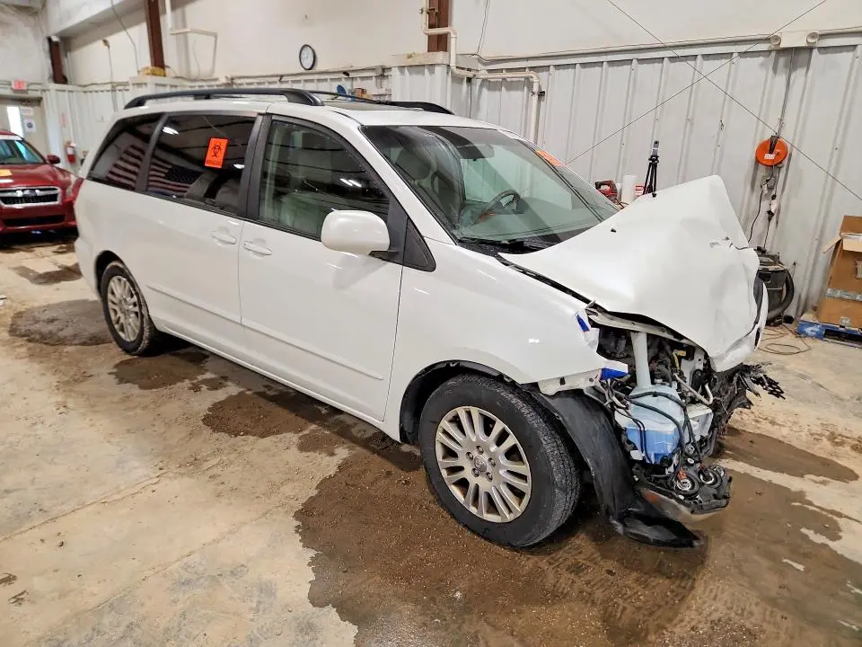 2010 TOYOTA SIENNA XLE  