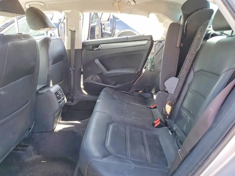 2015 VOLKSWAGEN PASSAT SE  