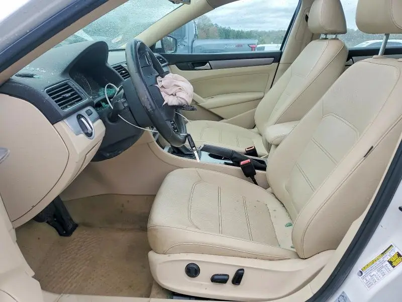 2013 VOLKSWAGEN PASSAT SE  