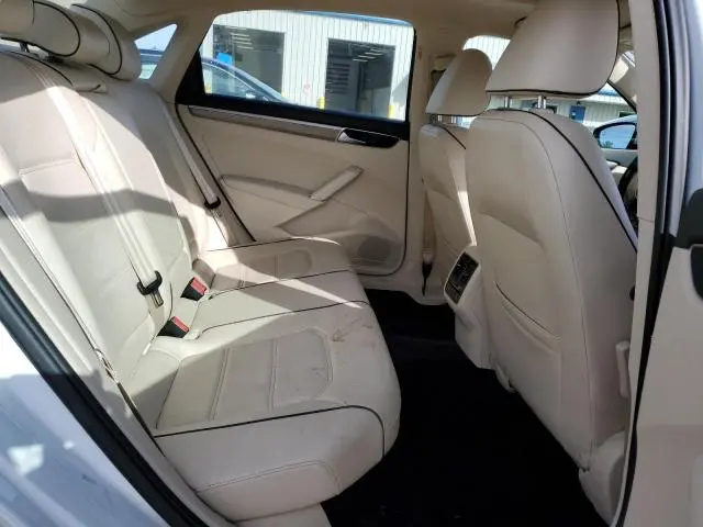 2017 VOLKSWAGEN PASSAT SE  