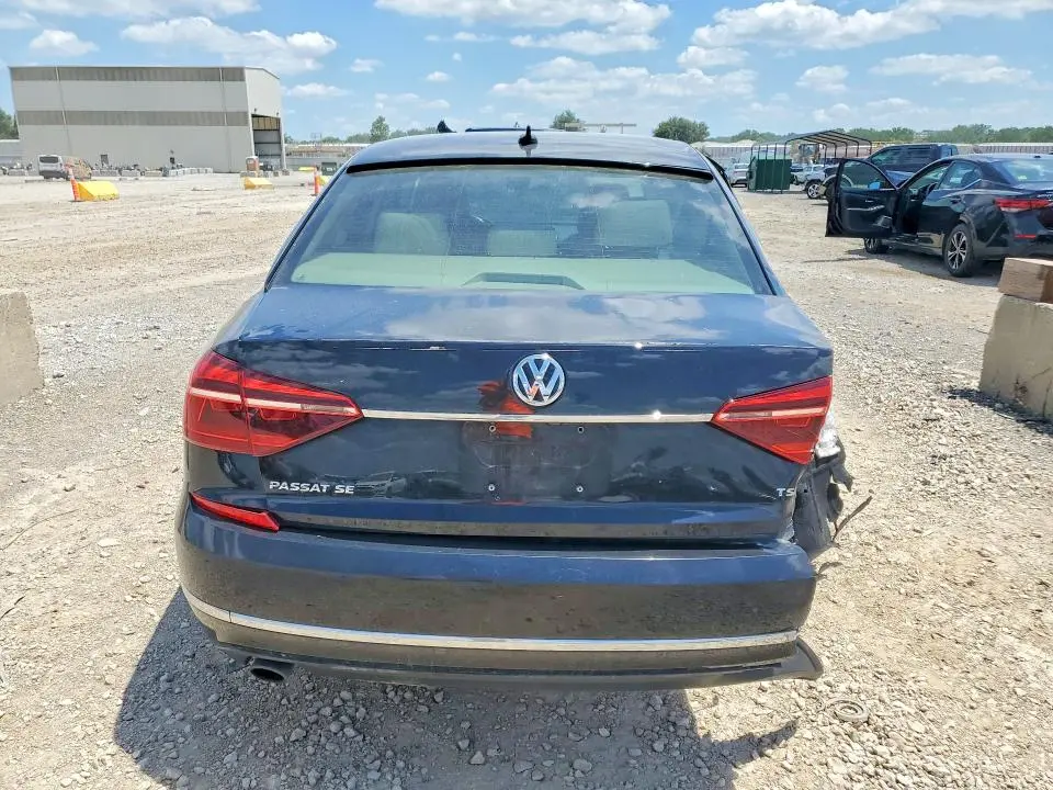 2017 VOLKSWAGEN PASSAT SE  