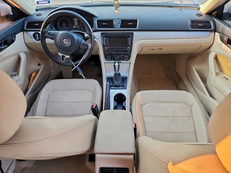 2013 VOLKSWAGEN PASSAT SE  