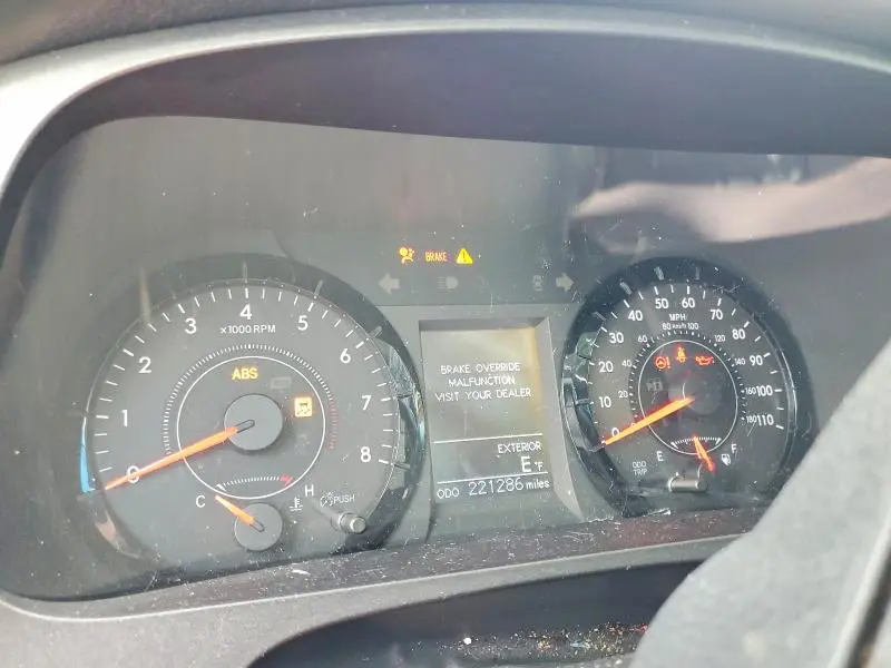 2017 TOYOTA SIENNA LE  