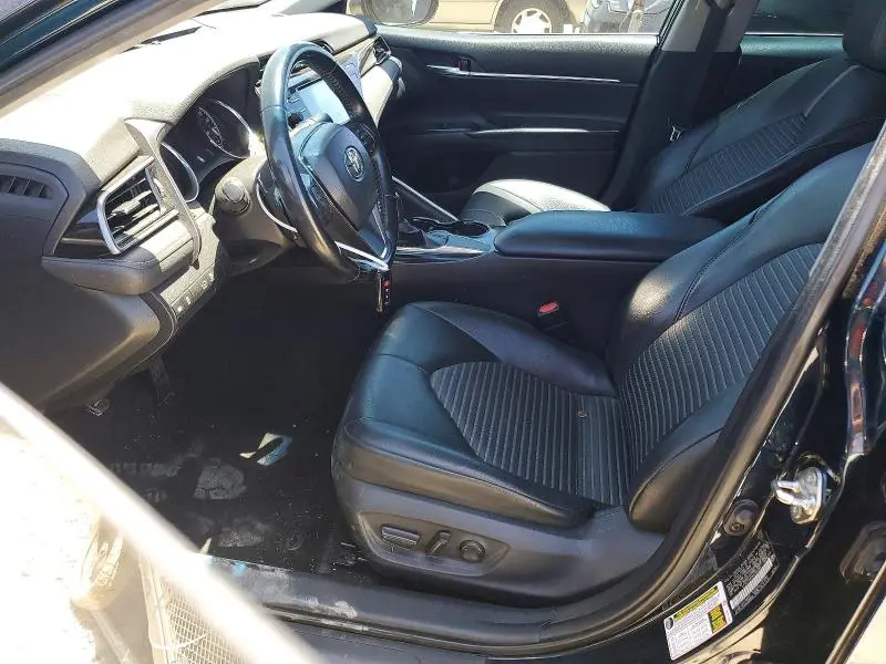 2019 TOYOTA CAMRY SE  