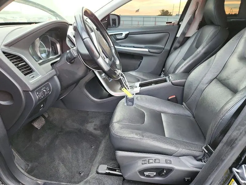 2015 VOLVO XC60 T6 PREMIER  