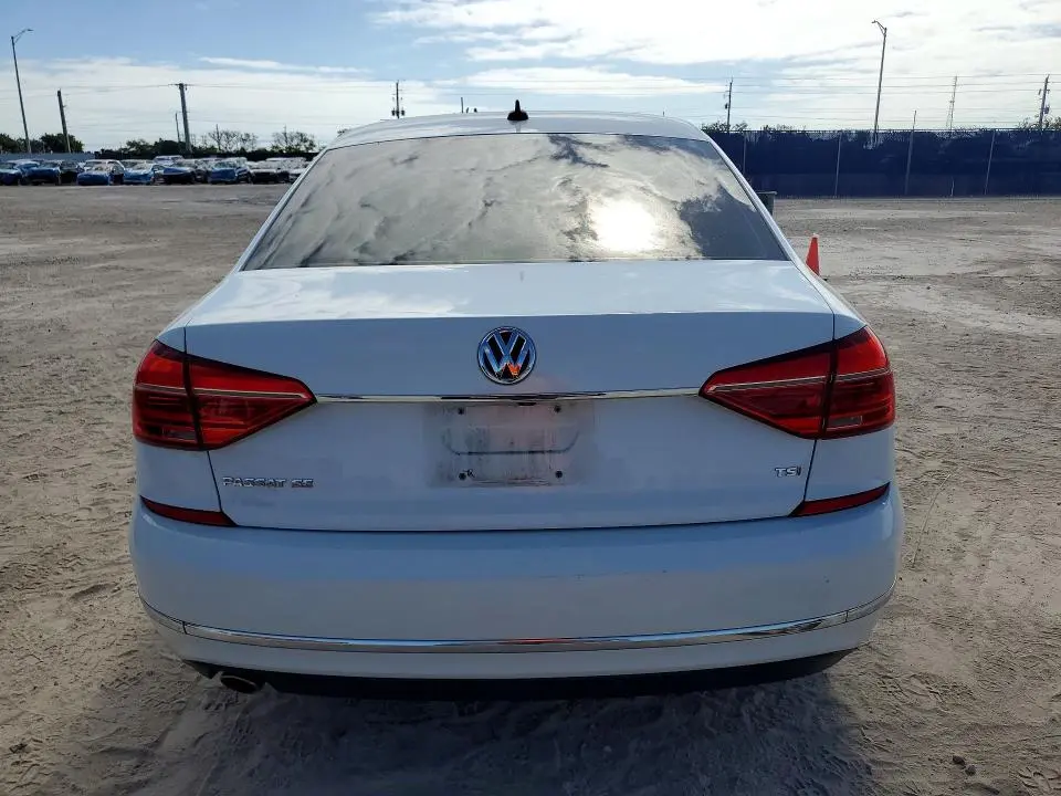 2016 VOLKSWAGEN PASSAT SE  