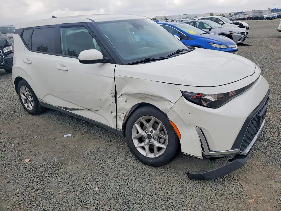 2023 KIA SOUL LX  