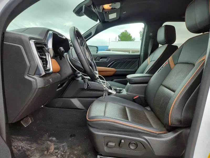 2023 GMC CANYON AT4  