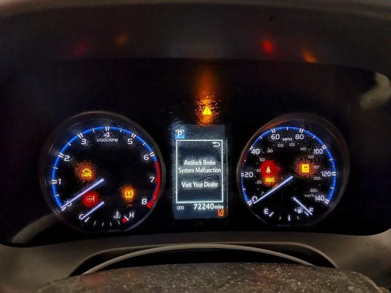 2017 TOYOTA RAV4 XLE  