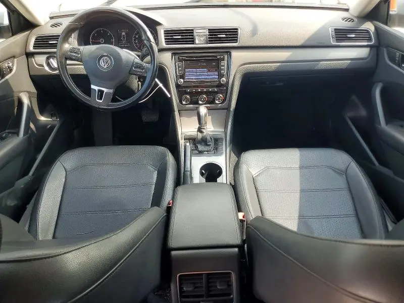 2015 VOLKSWAGEN PASSAT SE  