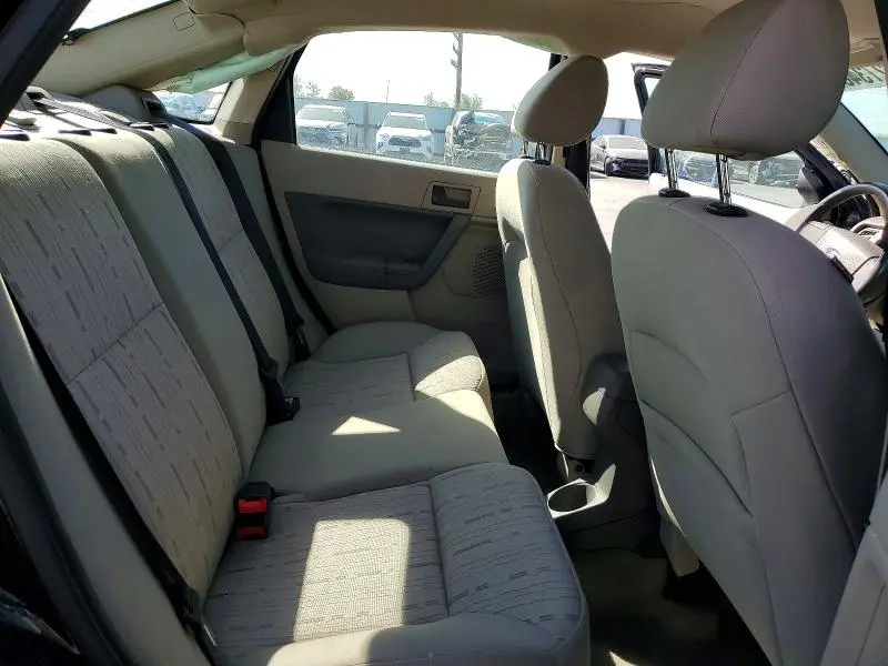 2010 FORD FOCUS SE  