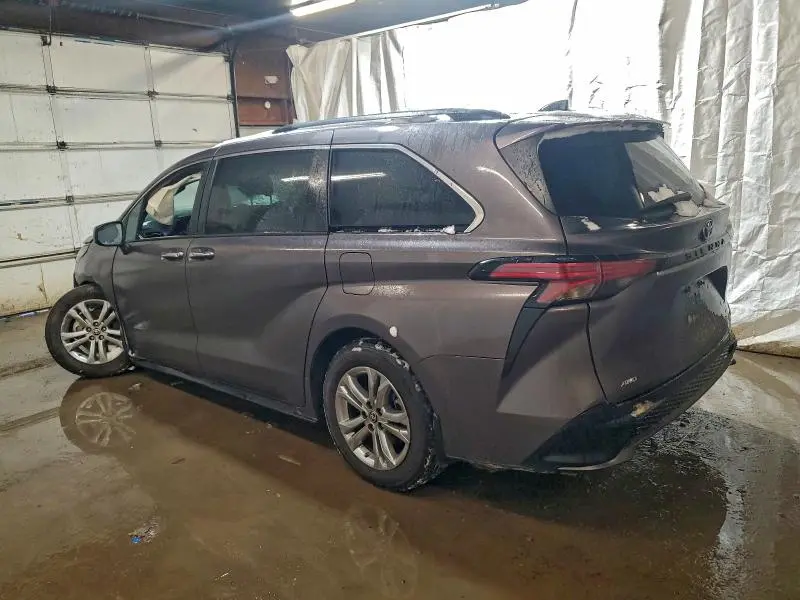 2022 TOYOTA SIENNA XSE  