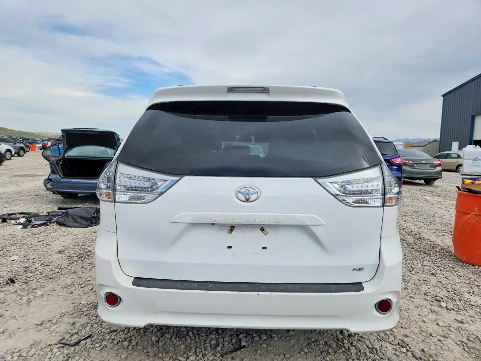 2017 TOYOTA SIENNA SE 8-PASSENGER  