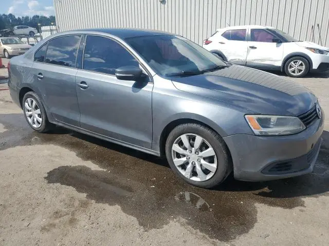 2011 VOLKSWAGEN JETTA SE  