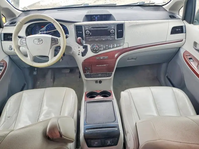 2012 TOYOTA SIENNA XLE  