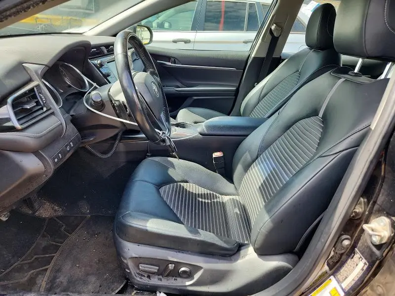 2019 TOYOTA CAMRY SE  