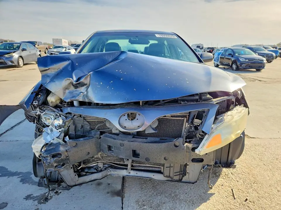 2011 TOYOTA CAMRY SE  