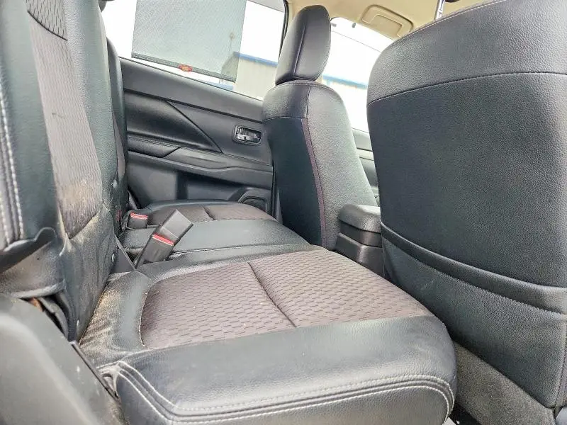 2015 MITSUBISHI OUTLANDER SE  