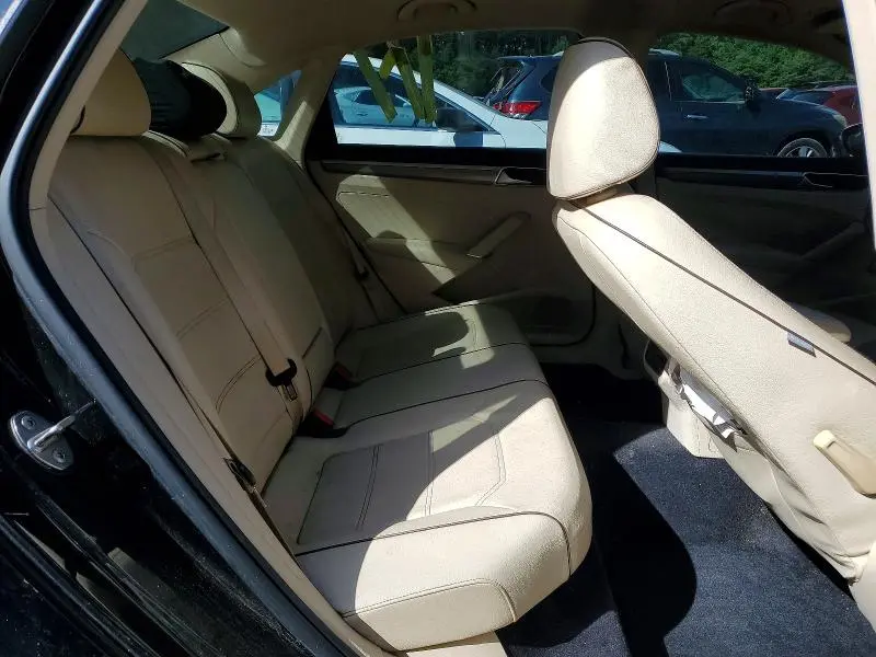 2016 VOLKSWAGEN PASSAT SE  