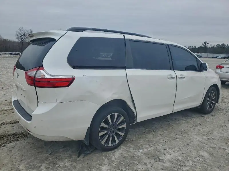 2019 TOYOTA SIENNA XLE  