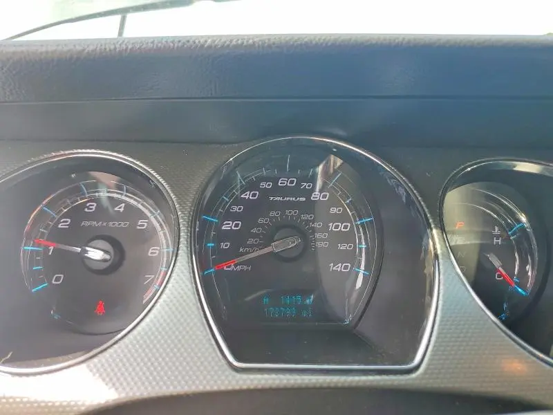 2011 FORD TAURUS SEL  