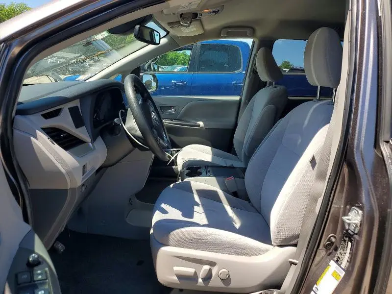 2020 TOYOTA SIENNA LE  