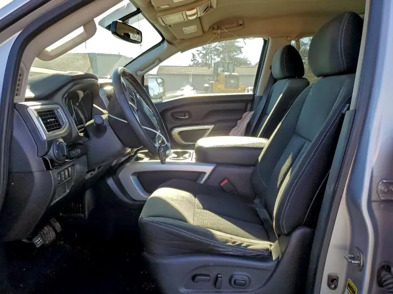 2017 NISSAN TITAN SV  