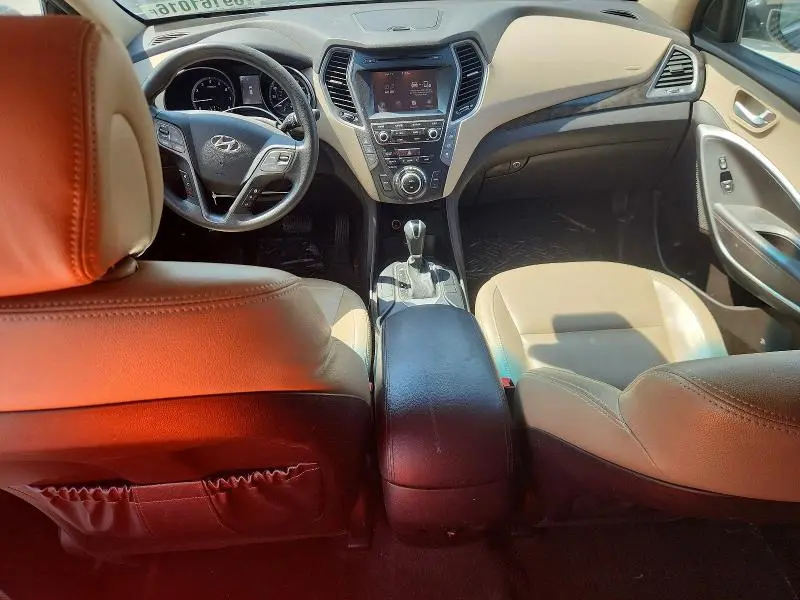 2017 HYUNDAI SANTA FE SE  
