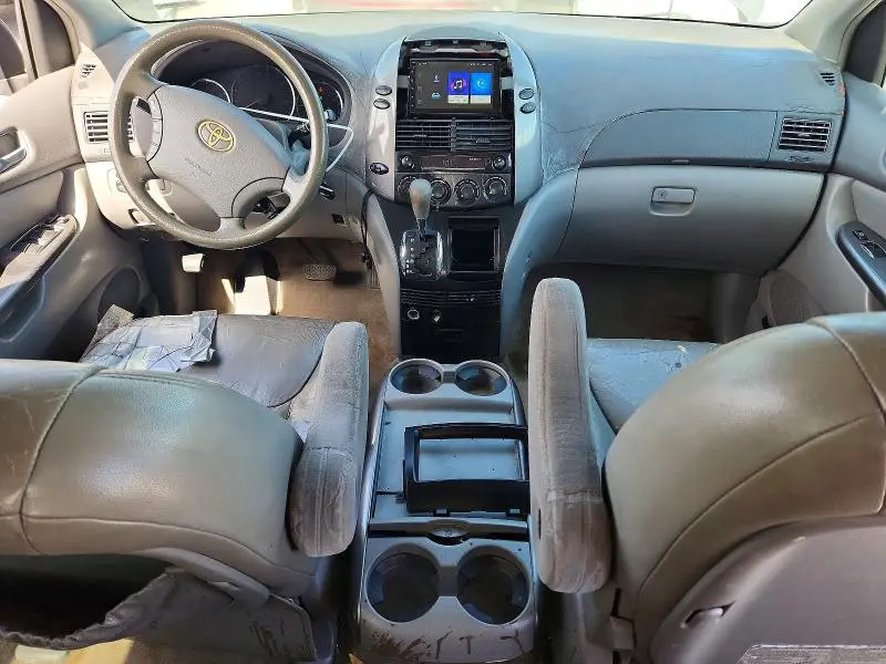2010 TOYOTA SIENNA LE 8-PASSENGER  