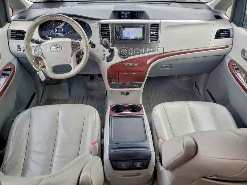 2013 TOYOTA SIENNA XLE  