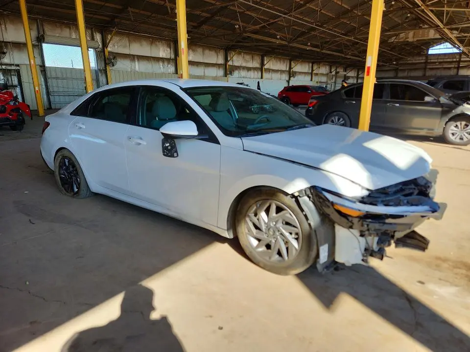 2024 HYUNDAI ELANTRA SEL  